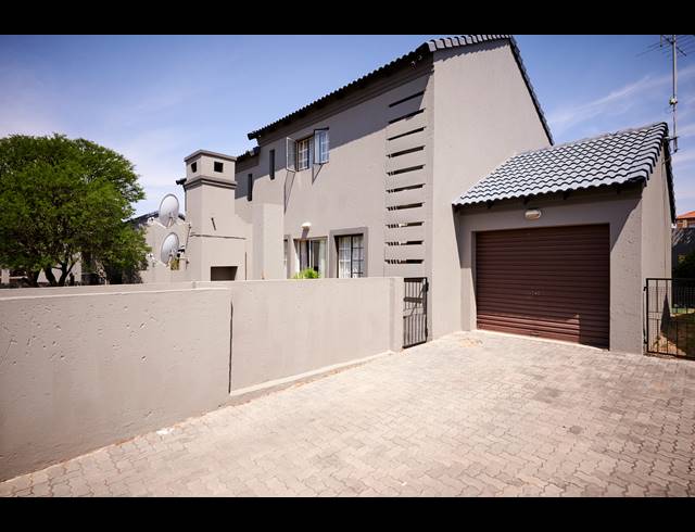 2 BEDROOM DUPLEX FOR SALE IN NOORDWYK